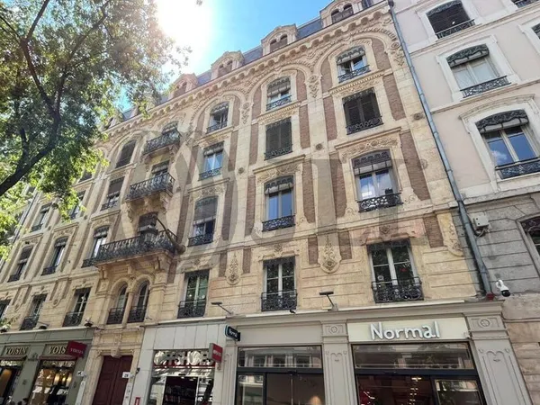 Bureau 235 m²