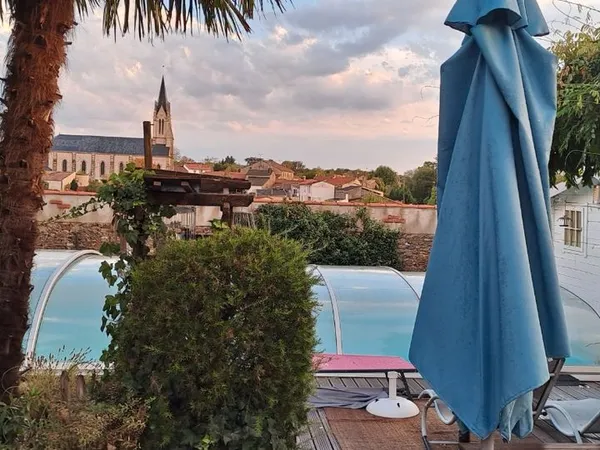 Maison convivial ,avec beaucoup d'arbres