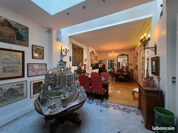Maison 7 pièces 334 m²