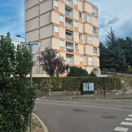 T4 - 3 chambres- La Métare - Garage (en plus si demande) - Cave - Parking privé