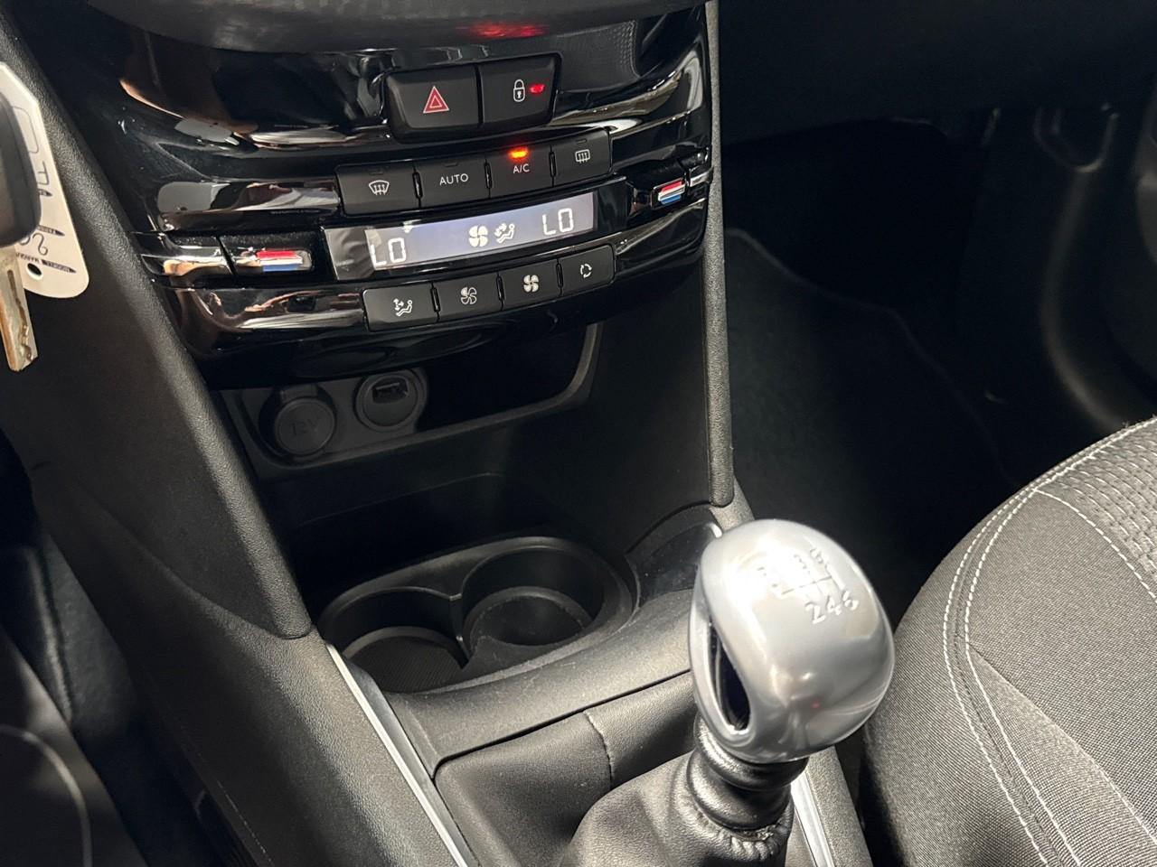 Peugeot 208 1.2 puretech 110ch e6.c allure s&s 5p — photo 19