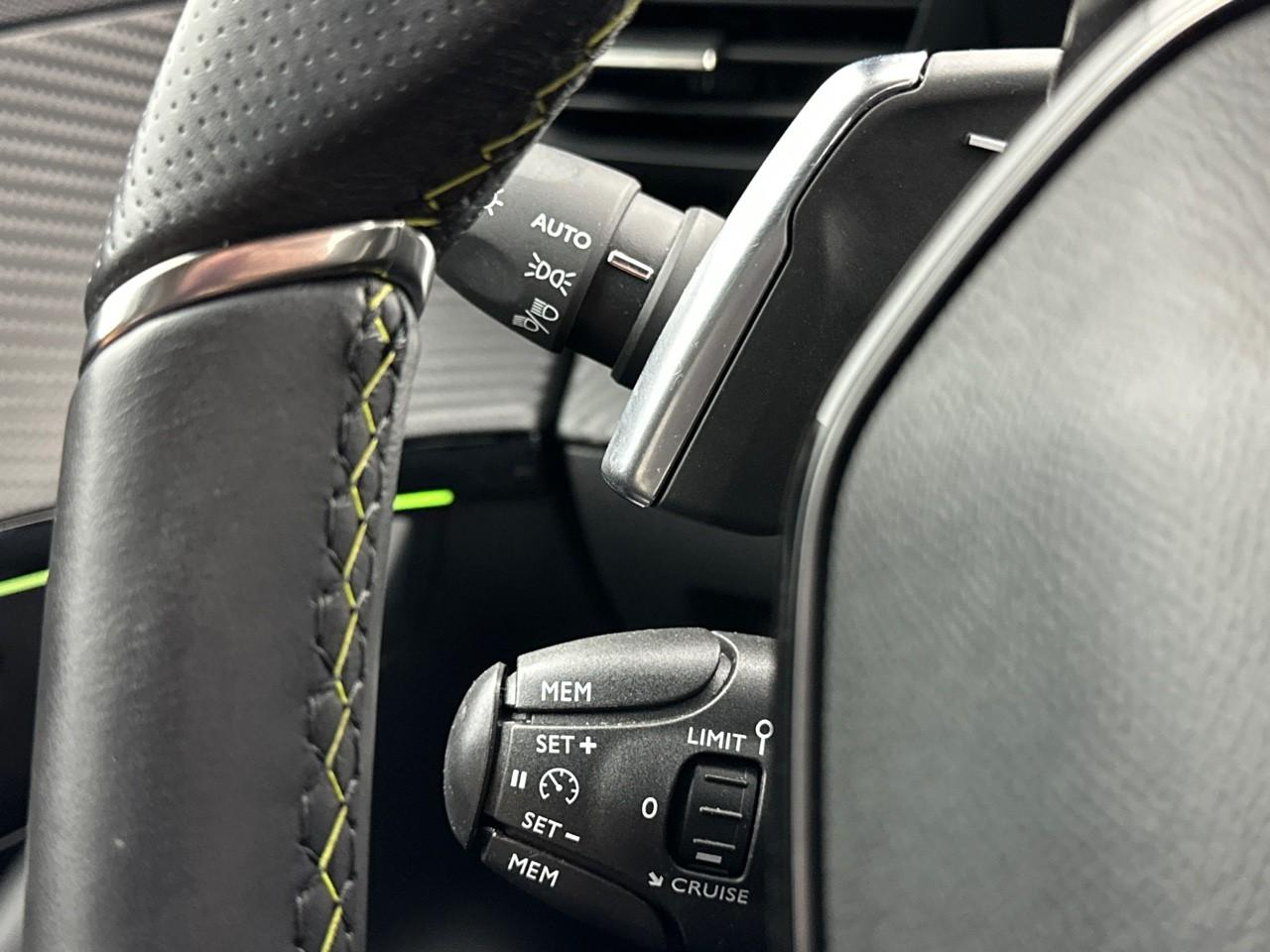 Peugeot 208 puretech 100 s&s eat8 gt — photo 17