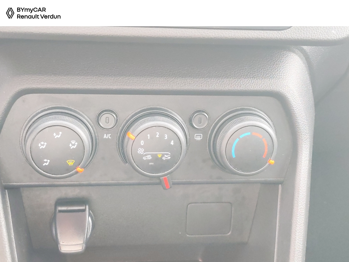 Dacia Sandero TCe 90 — photo 21