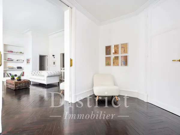 Triangle d'Or. Superbe appartement de 135m² + 23m² en mezzanine