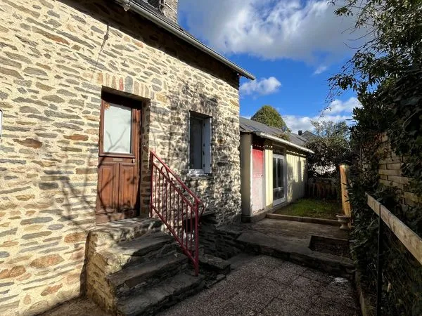 Maison en pierre située à MAYENNE proche place du 9 juin
