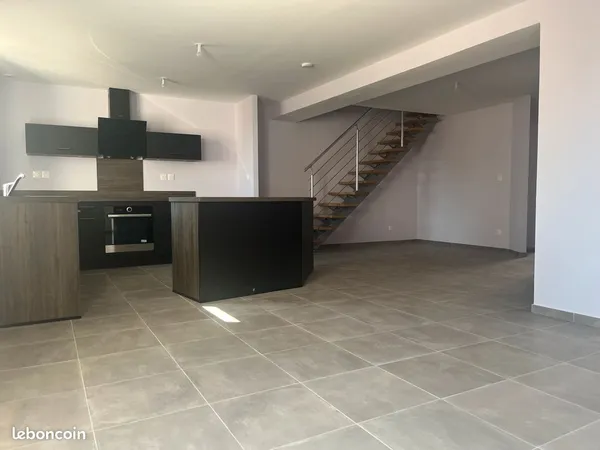 À louer - Beau duplex 98 m² refait à neuf - 3 chambres - Proche centre-ville