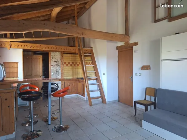 A louer joli studio meublé, au calme