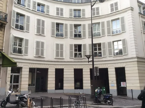 Paris 10e -- Rue d'Hauteville | Studio de 35 m2 avec Parking