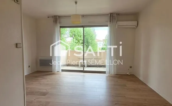 Studio lumineux, climatisation, terrasse, parking