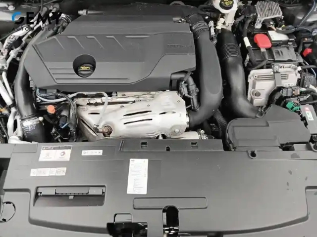 Peugeot 508 hybrid 225 e-eat8 — photo 12