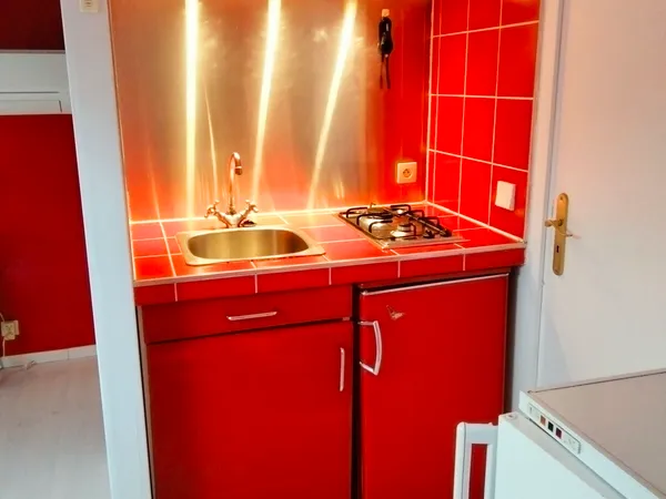 Loue joli studio meublé 30m² + climatisation