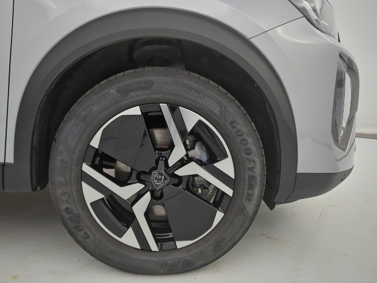 Peugeot 2008 hybrid 145 ch e-dcs6 allure — photo 31