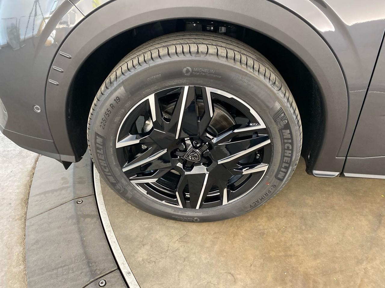 Peugeot 5008 hybrid 145 ch e-dcs6 gt — photo 11