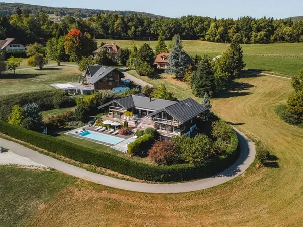 Villa d'architecte plein sud avec piscine et vues panoramiques