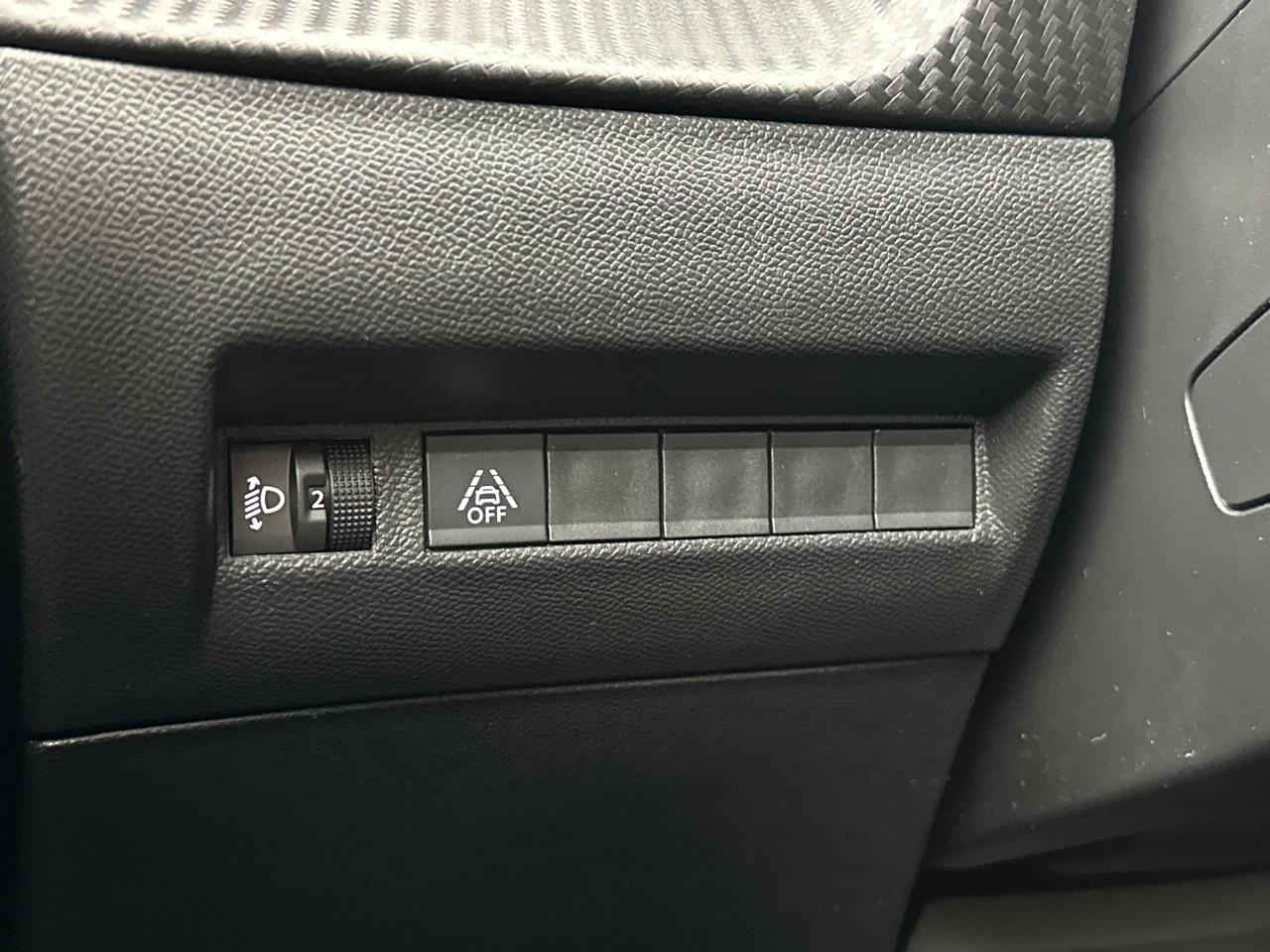 Peugeot 2008 puretech 130 s&s eat8 allure pack — photo 16