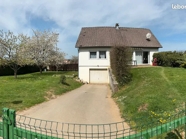 Maison familiale de 4 chambres sur terrain clos et arboré de 10 ares