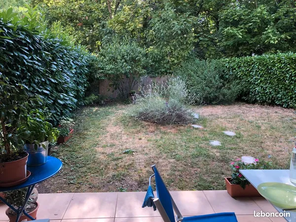 Appartement F3 meublé 73 m3 avec jardin et garage