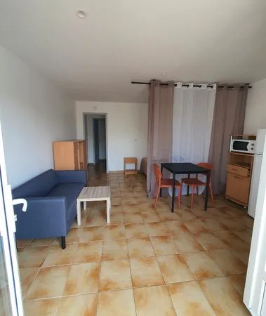 Appt 30m2 proche du centre ville la Couronne