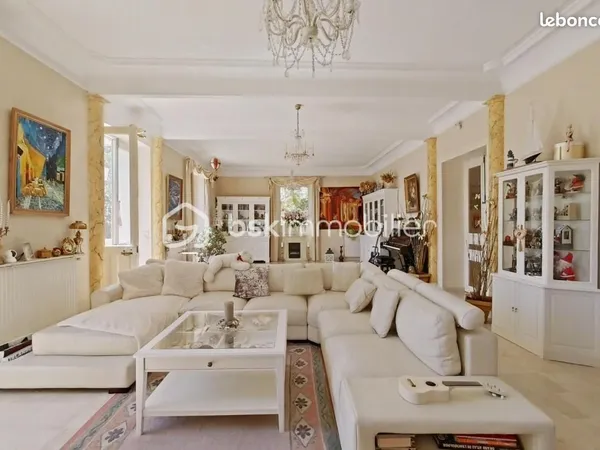 Maison 11 pièces 323 m²