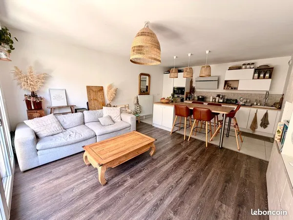 Appartement 3 pièces 61m2 - Dernier étage, plein sud, balcon 7m2, 2 parkings couverts
