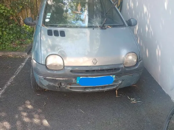 Une place de parking extérieur dans résidence sécurisé
