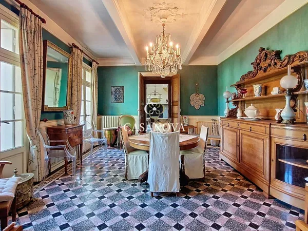 Maison 12 pièces 315 m²