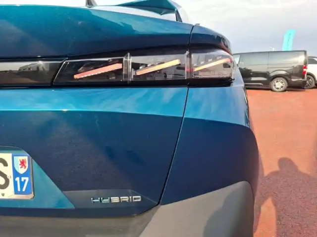 Peugeot 408 phev 225 e-eat8 — photo 17