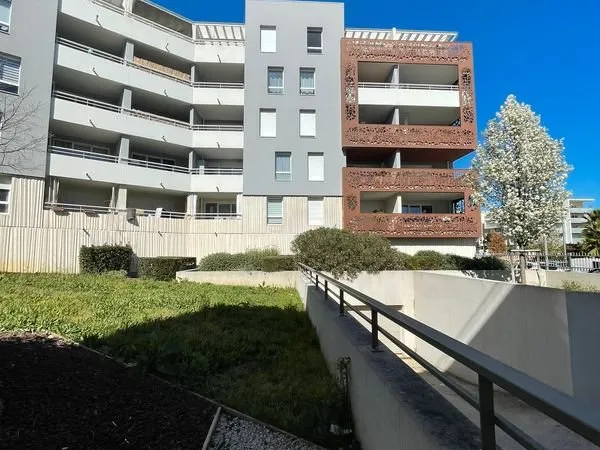 Juvignac : appartement P3 avec terrasse
