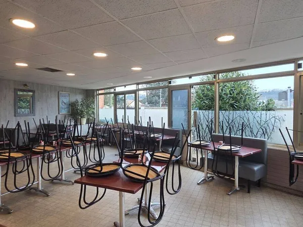 Boutique 3 pièces 240 m²