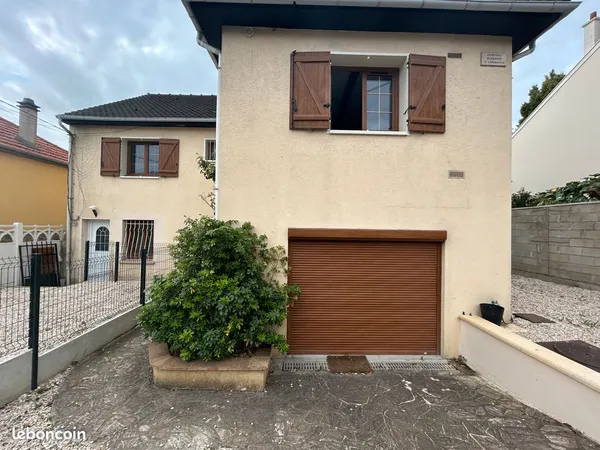 Maison divisée en 2 appartements