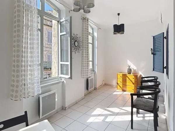 A LOUER AVIGNON INTRAMUROS (84000) : appartement 1 pièce bis - meublé - secteur carreterie