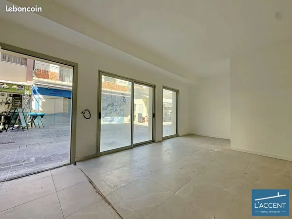 Local 73 m² Le Grau-du-Roi