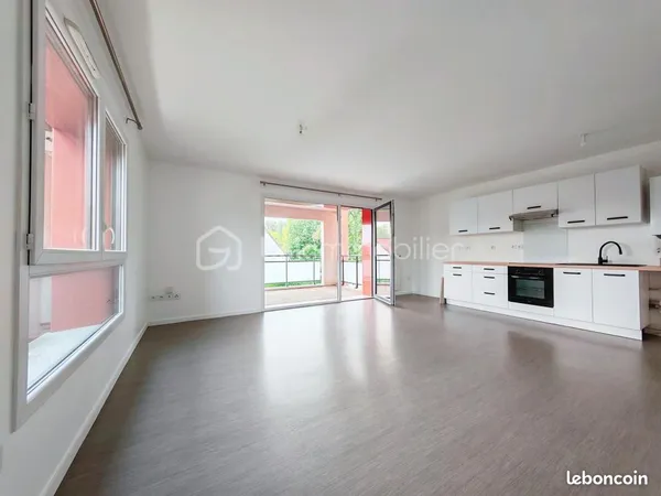 Appartement 3 pièces 2 015 m²
