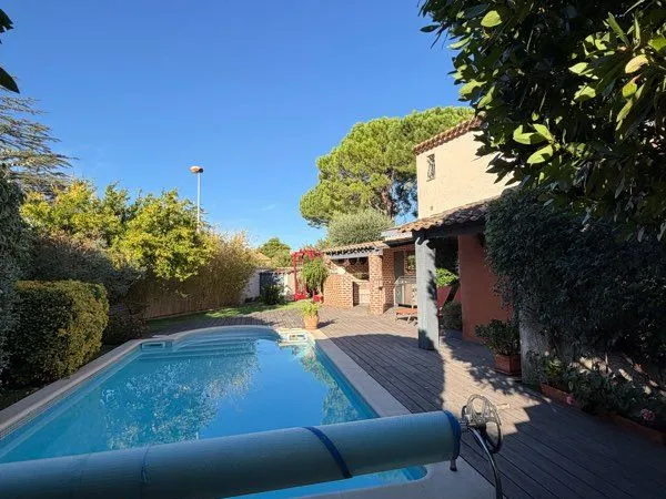 Maison-5 pièces-115 m2 piscine Gazagnepas