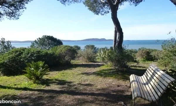 Hyères vue mer, accès mer (300m) par chemin privé (location mensuelle de novembre à mars inclus)