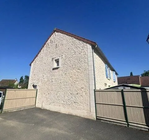 Village agréable situé à 8 Km de DOURDAN !