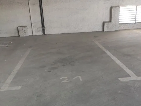 Place de parking couverte dans local sécurisé Marmande