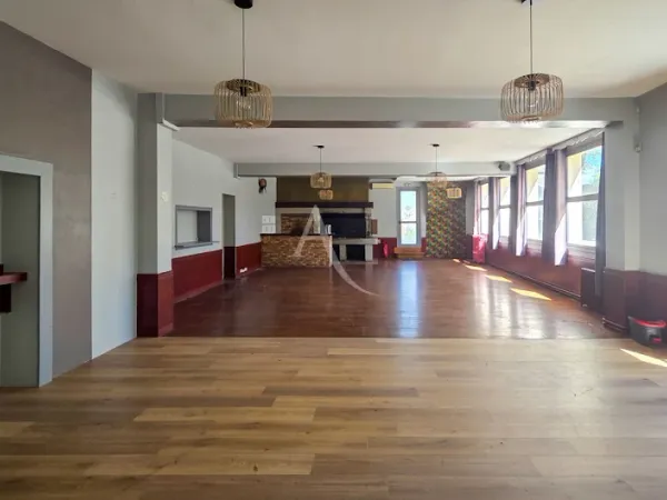 Commerce 192 m²