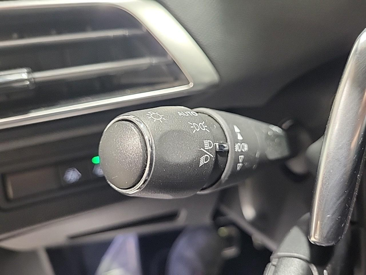 Peugeot 3008 hybrid4 300 e-eat8 gt — photo 19