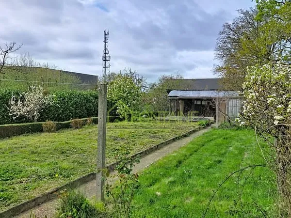 Très beau terrain déjà clos et planté de 490 m²