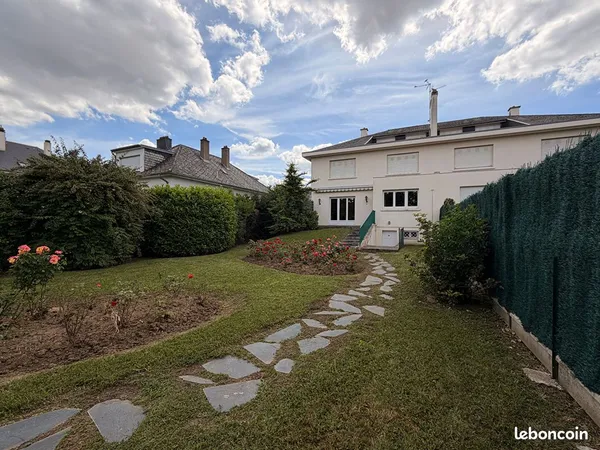 Maison 8 pièces 222 m²