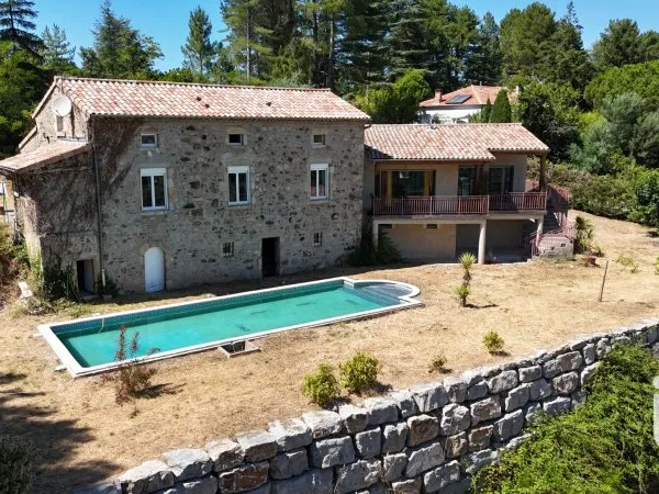 Maison 7 pièces 241 m²