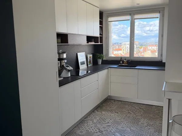 Appartement 3/4 pièces rénové dernier étage proche Paris 15