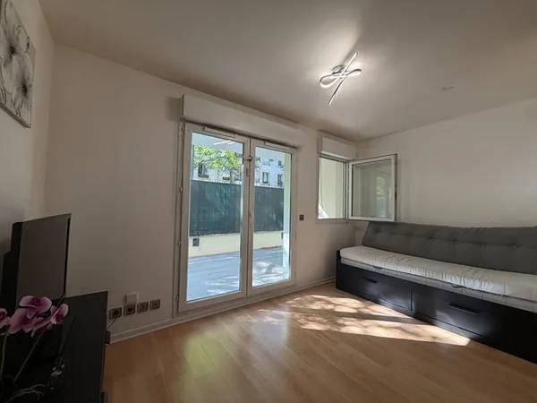 À louer, agréable T1 meublé de 27,43 m² situé à Chelles.