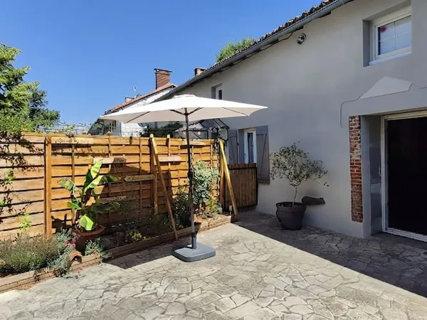 Charmante maison de campagne entièrement rénovée (155 m² - 4 ch) avec jardin et garage