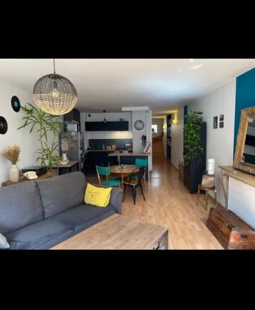Sous-location bel appartement T2 de 60 m2 (meublé /entièrement équipé) très charmant situé au centre