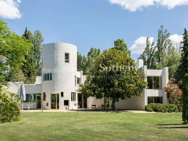 Maison 8 pièces 500 m²