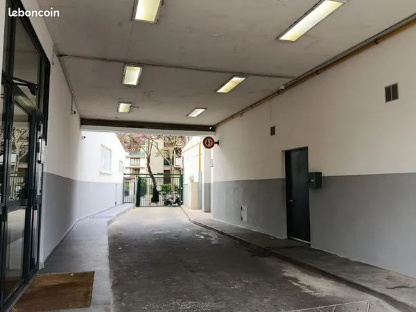 LOCAL COMMERCIAL à LOUER