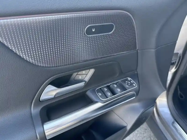 Mercedes Gla 200 progressive line — photo 16