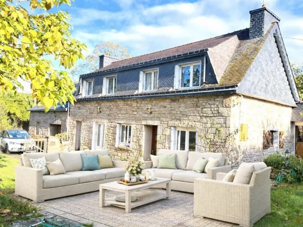 Pour Amoureux de la campagne et des sentiers de randonnée ,Charmante longère de 4 chambres dans cadr